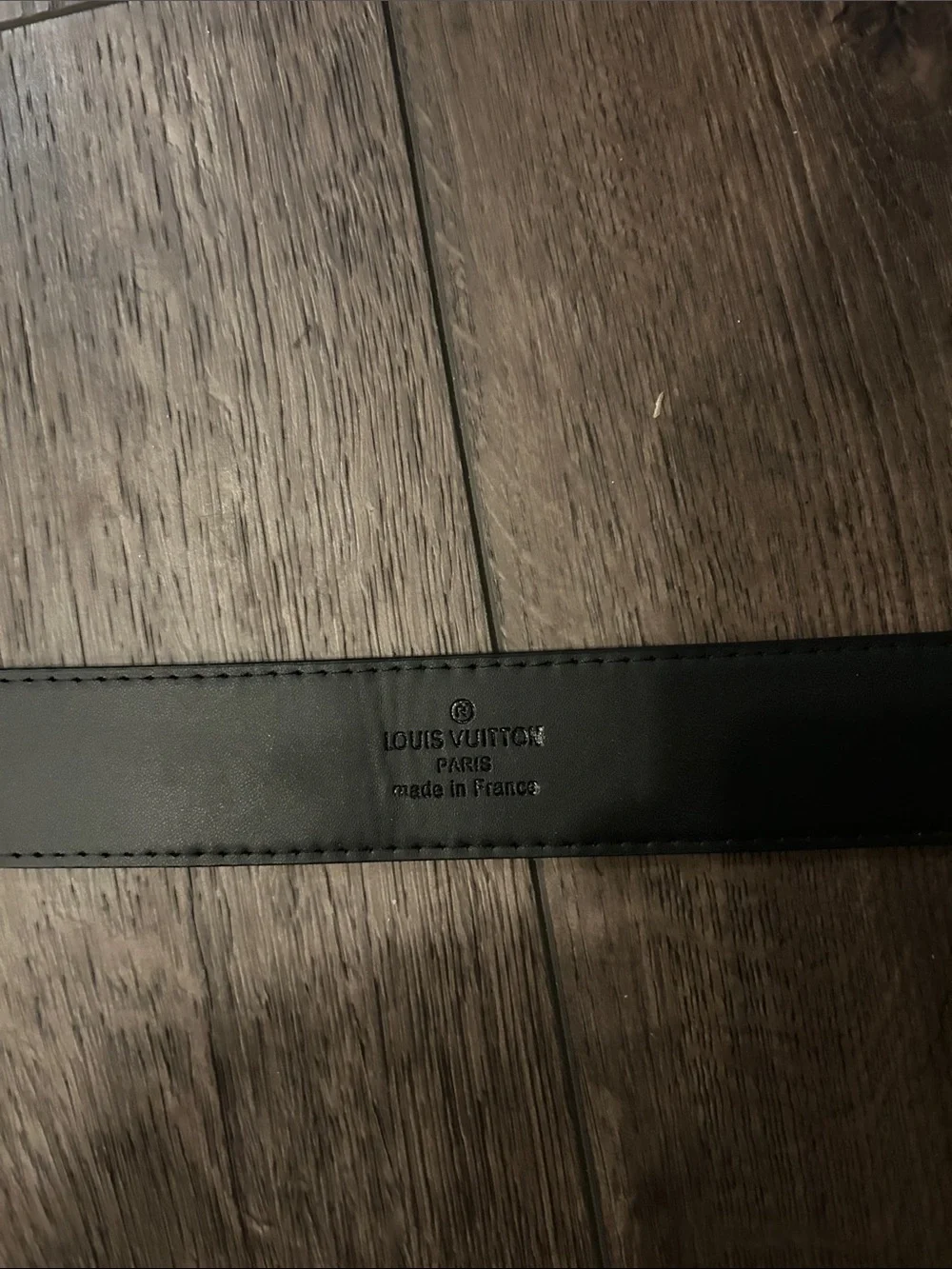 Black Designer-Style Men's Leather Belt with Matte LV Buckle